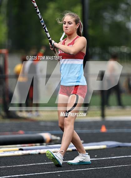 Thumbnail 3 in NCHSAA 4A West Regional (Pole Vault) photogallery.