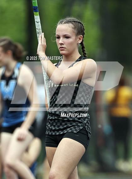Thumbnail 3 in NCHSAA 4A West Regional (Pole Vault) photogallery.