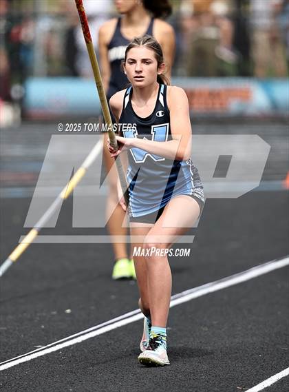 Thumbnail 1 in NCHSAA 4A West Regional (Pole Vault) photogallery.