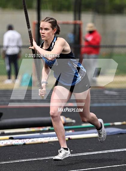Thumbnail 1 in NCHSAA 4A West Regional (Pole Vault) photogallery.