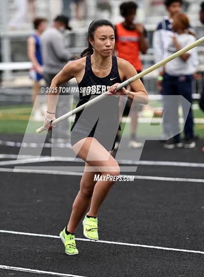 Thumbnail 1 in NCHSAA 4A West Regional (Pole Vault) photogallery.
