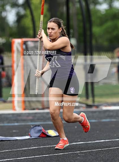 Thumbnail 3 in NCHSAA 4A West Regional (Pole Vault) photogallery.