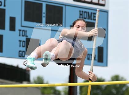 Thumbnail 2 in NCHSAA 4A West Regional (Pole Vault) photogallery.