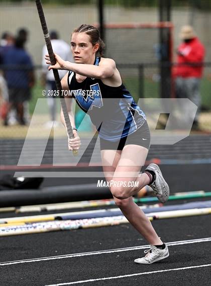 Thumbnail 2 in NCHSAA 4A West Regional (Pole Vault) photogallery.