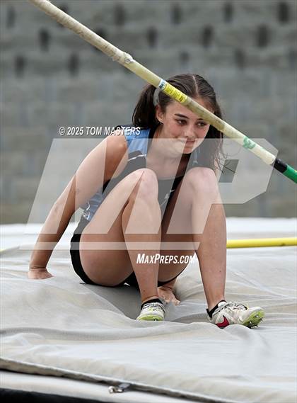 Thumbnail 1 in NCHSAA 4A West Regional (Pole Vault) photogallery.