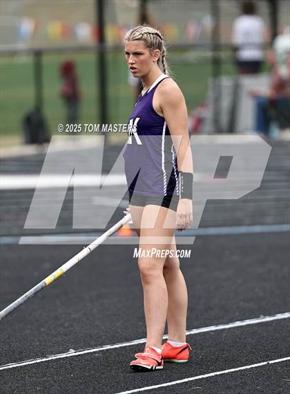 Thumbnail 3 in NCHSAA 4A West Regional (Pole Vault) photogallery.