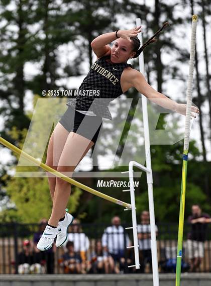 Thumbnail 1 in NCHSAA 4A West Regional (Pole Vault) photogallery.