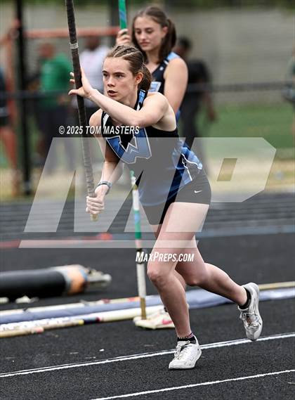 Thumbnail 2 in NCHSAA 4A West Regional (Pole Vault) photogallery.