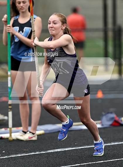Thumbnail 3 in NCHSAA 4A West Regional (Pole Vault) photogallery.
