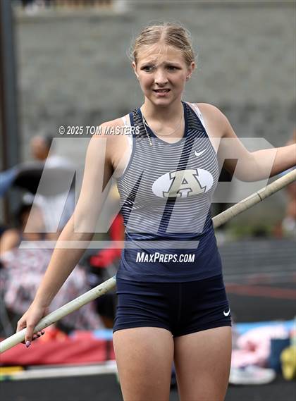 Thumbnail 1 in NCHSAA 4A West Regional (Pole Vault) photogallery.