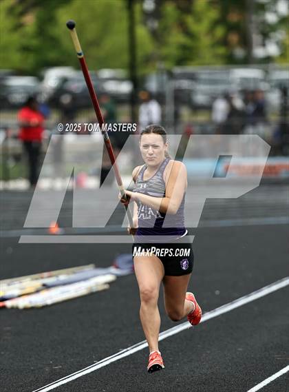 Thumbnail 2 in NCHSAA 4A West Regional (Pole Vault) photogallery.
