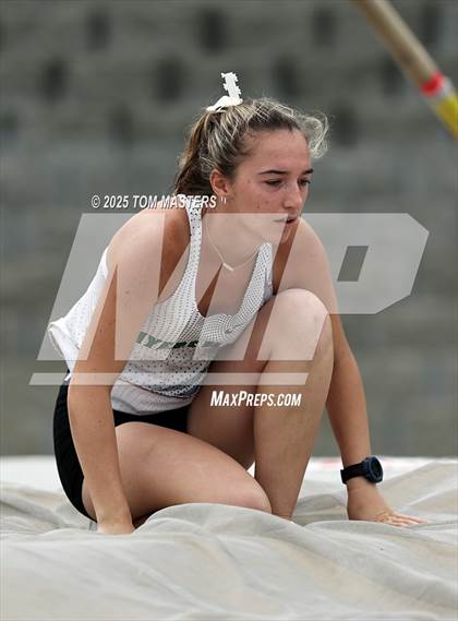 Thumbnail 3 in NCHSAA 4A West Regional (Pole Vault) photogallery.