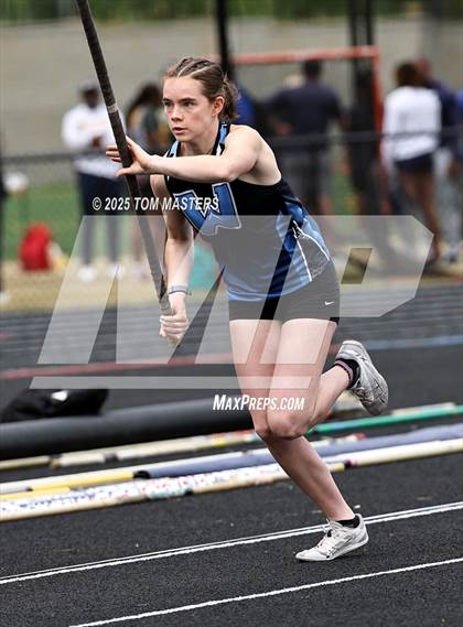 Thumbnail 2 in NCHSAA 4A West Regional (Pole Vault) photogallery.