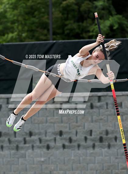 Thumbnail 1 in NCHSAA 4A West Regional (Pole Vault) photogallery.