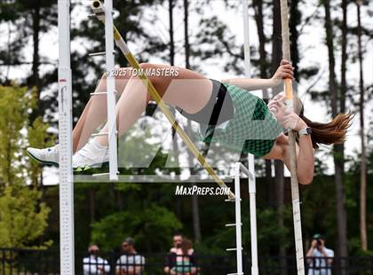 Thumbnail 2 in NCHSAA 4A West Regional (Pole Vault) photogallery.