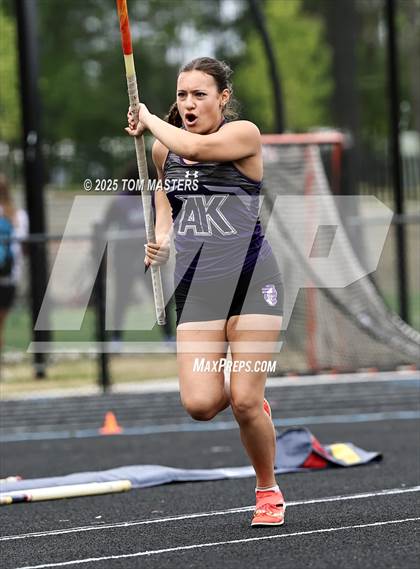 Thumbnail 1 in NCHSAA 4A West Regional (Pole Vault) photogallery.