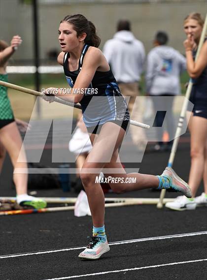 Thumbnail 1 in NCHSAA 4A West Regional (Pole Vault) photogallery.