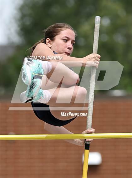Thumbnail 2 in NCHSAA 4A West Regional (Pole Vault) photogallery.