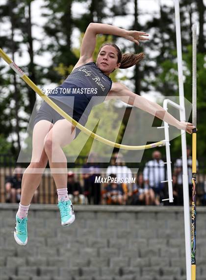 Thumbnail 2 in NCHSAA 4A West Regional (Pole Vault) photogallery.