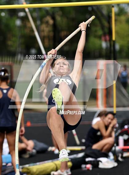 Thumbnail 2 in NCHSAA 4A West Regional (Pole Vault) photogallery.