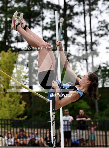 Thumbnail 3 in NCHSAA 4A West Regional (Pole Vault) photogallery.