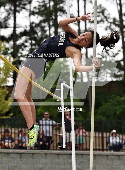 Thumbnail 2 in NCHSAA 4A West Regional (Pole Vault) photogallery.