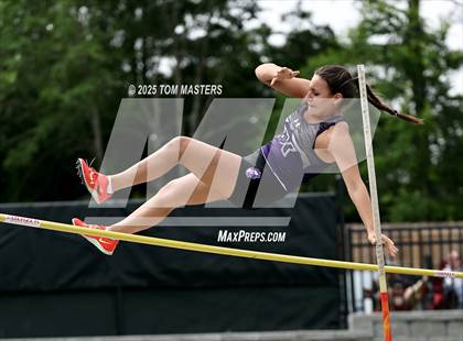 Thumbnail 1 in NCHSAA 4A West Regional (Pole Vault) photogallery.