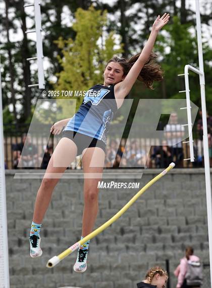 Thumbnail 3 in NCHSAA 4A West Regional (Pole Vault) photogallery.
