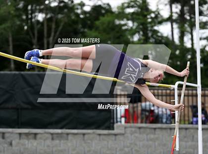 Thumbnail 2 in NCHSAA 4A West Regional (Pole Vault) photogallery.