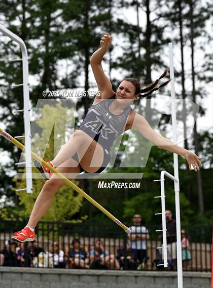 Thumbnail 1 in NCHSAA 4A West Regional (Pole Vault) photogallery.