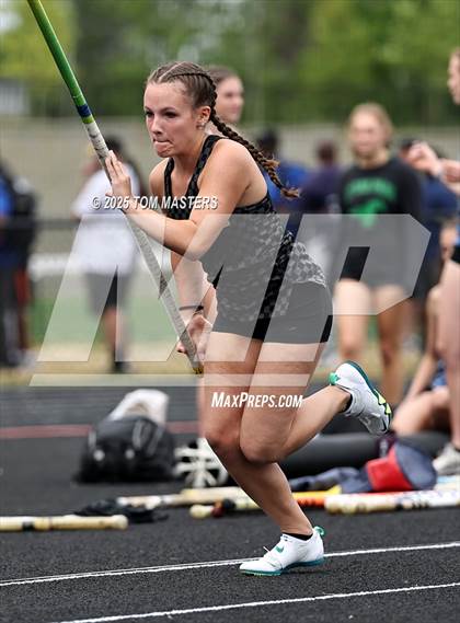 Thumbnail 1 in NCHSAA 4A West Regional (Pole Vault) photogallery.