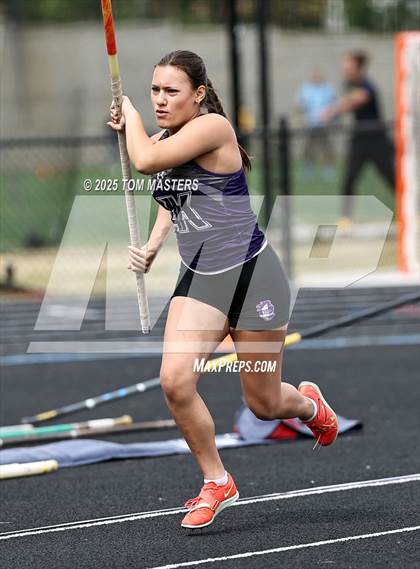 Thumbnail 1 in NCHSAA 4A West Regional (Pole Vault) photogallery.