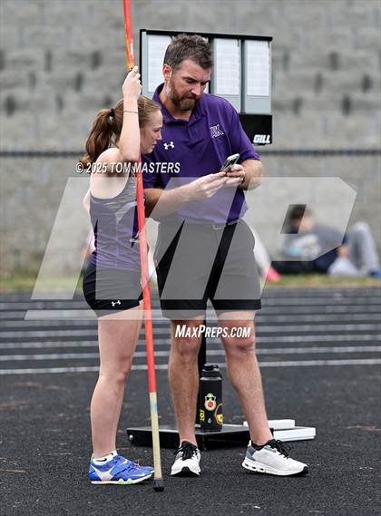 Thumbnail 3 in NCHSAA 4A West Regional (Pole Vault) photogallery.