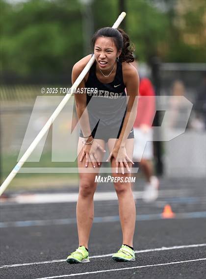 Thumbnail 2 in NCHSAA 4A West Regional (Pole Vault) photogallery.