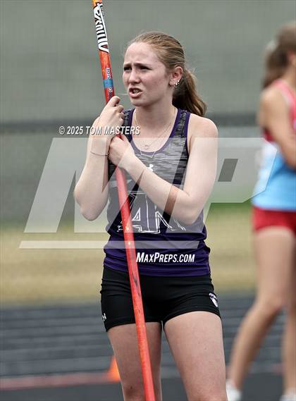 Thumbnail 1 in NCHSAA 4A West Regional (Pole Vault) photogallery.