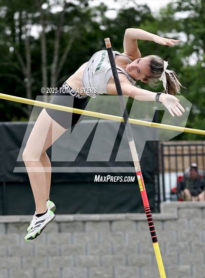 Thumbnail 1 in NCHSAA 4A West Regional (Pole Vault) photogallery.