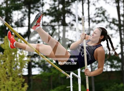 Thumbnail 2 in NCHSAA 4A West Regional (Pole Vault) photogallery.