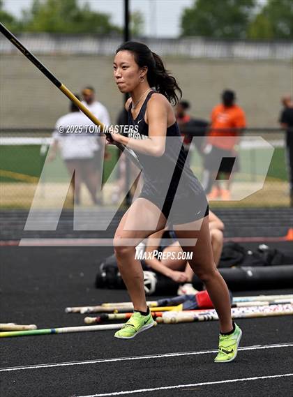 Thumbnail 3 in NCHSAA 4A West Regional (Pole Vault) photogallery.