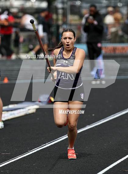 Thumbnail 1 in NCHSAA 4A West Regional (Pole Vault) photogallery.