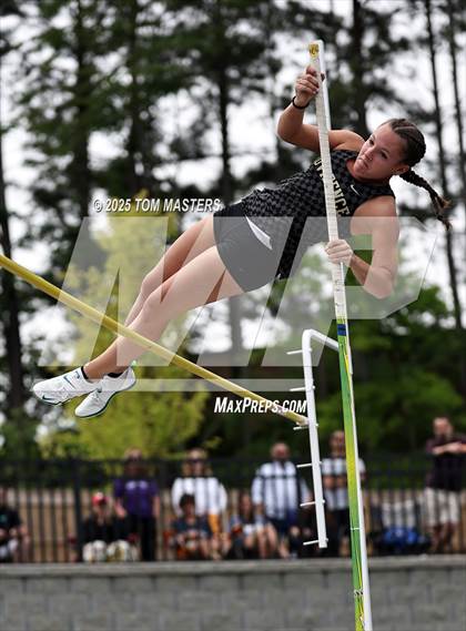 Thumbnail 3 in NCHSAA 4A West Regional (Pole Vault) photogallery.