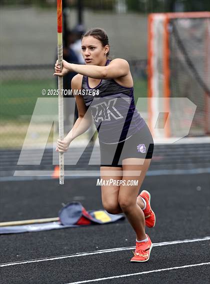 Thumbnail 1 in NCHSAA 4A West Regional (Pole Vault) photogallery.