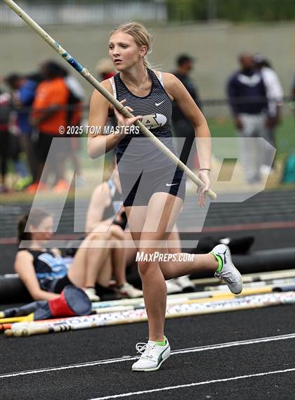 Thumbnail 3 in NCHSAA 4A West Regional (Pole Vault) photogallery.