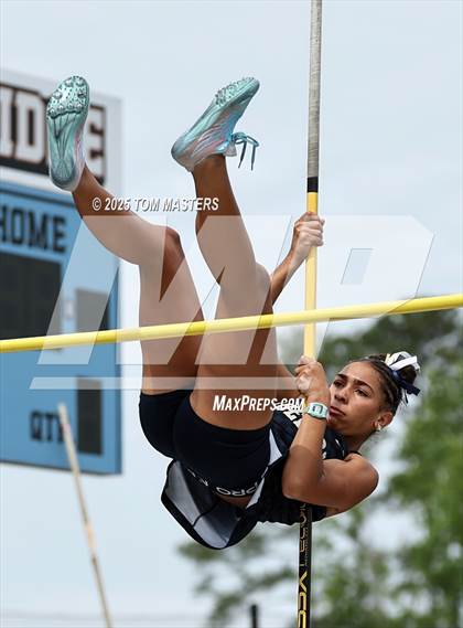 Thumbnail 1 in NCHSAA 4A West Regional (Pole Vault) photogallery.