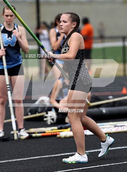 Thumbnail 3 in NCHSAA 4A West Regional (Pole Vault) photogallery.
