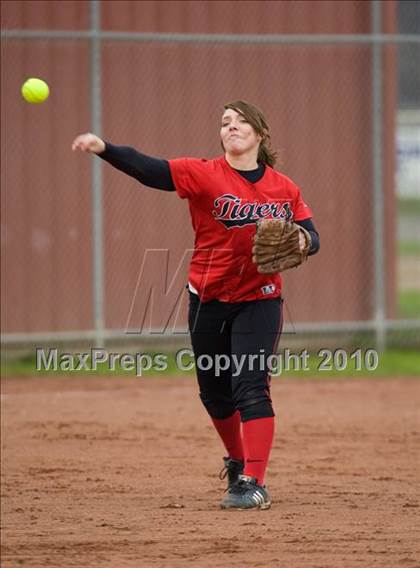 Thumbnail 3 in East Union vs. Patterson photogallery.