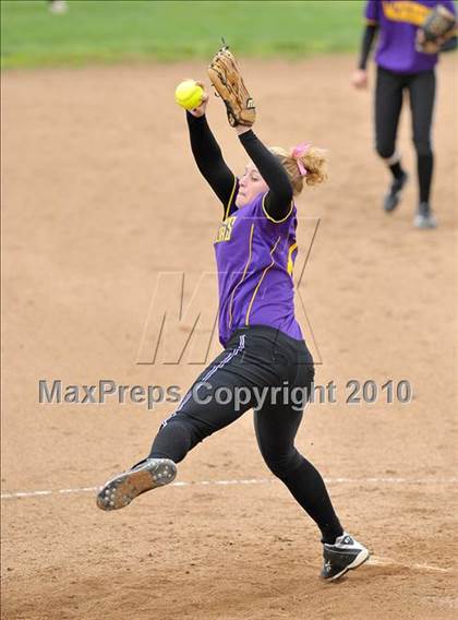 Thumbnail 2 in Fairfield vs. Righetti (Victory Pre-Season Tournament) photogallery.