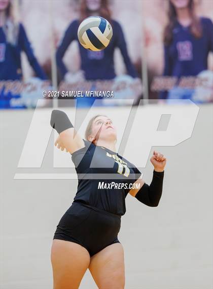 Thumbnail 2 in Burke vs. Omaha South photogallery.