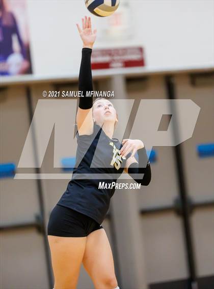 Thumbnail 2 in Burke vs. Omaha South photogallery.