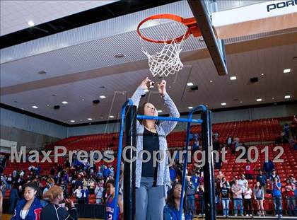 Thumbnail 1 in MacArthur vs. Duncanville (5A Region 1 Final) photogallery.