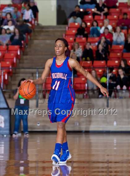 Thumbnail 1 in MacArthur vs. Duncanville (5A Region 1 Final) photogallery.